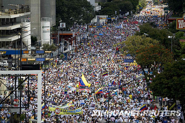 Parte de venezolanos manifiestan contra modificación de la Constitución