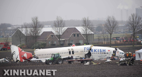 Nueve muertos en accidente de avión turco en Amsterdam; recuperan caja negra