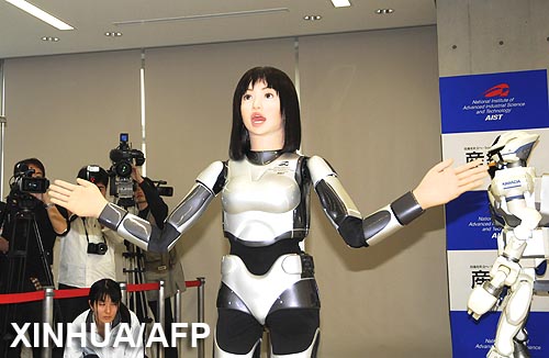 Presentan en Japón robot que puede imitar a las modelos