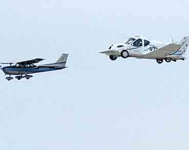 El primer automóvil volador del mundo realiza vuelo experimental (grupo de fotos)