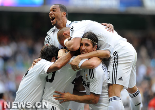 Fútbol: El Real Madrid gana pero sin brillantez a un flojo Almería