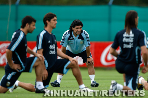 Fútbol:Maradona advierte que con la \