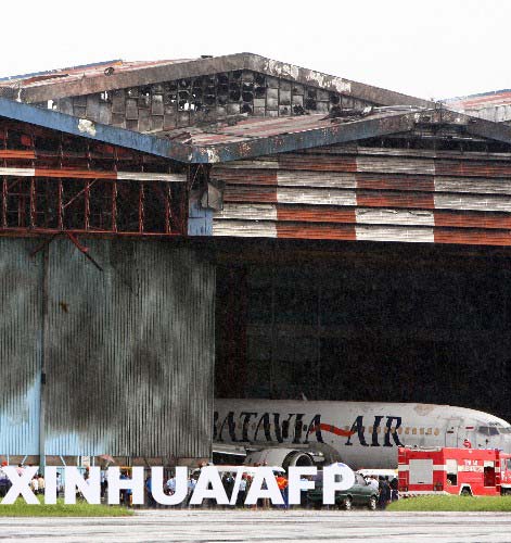 Accidente de avión militar deja 25 muertos en Indonesia