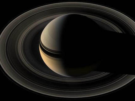NASA da a conocer fotos de Saturno recién tomadas por sonda Cassini