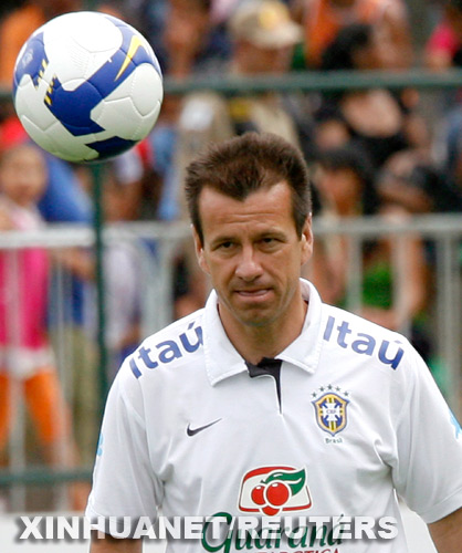 Pelé pide a Dunga que traiga trofeo del Mundial de 2010 para  Brasil