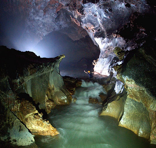 La mayor cueva del mundo descubierta en Vietnam
