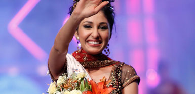 Miss India atribuye su éxito a su mamá