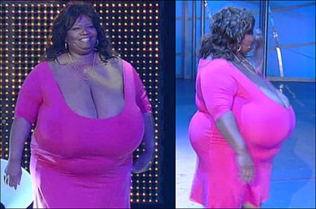 Mujer estadounidense con el pecho más grande del mundo