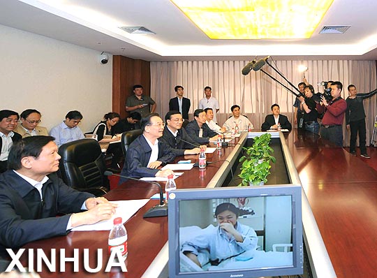 Primer ministro chino visita a paciente de gripe A(H1N1) en  Beijing