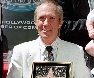 El astro cinematográfico de EEUU David Carradine murió en Tailandia, y sus familiares piden a FBI investigar la causa de la muerte