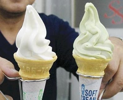 Japón desarrolla helado “misterioso” capaz de no derretirse durante una hora bajo temperatura normal