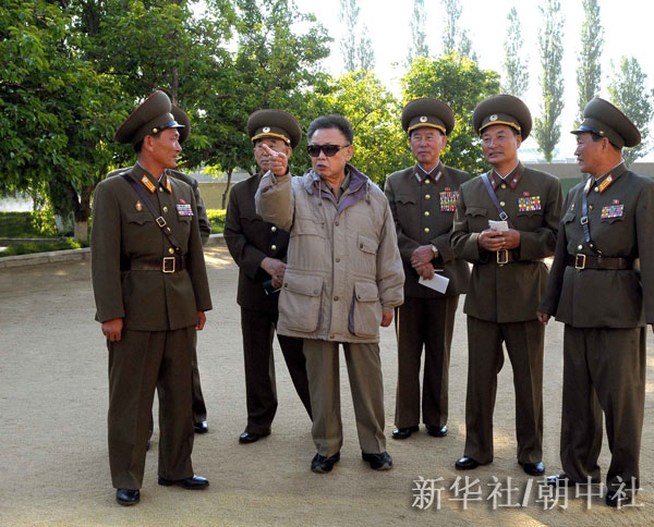 Kim Jong-il llama a su ejercito a empuñar las armas en defensa del socialismo