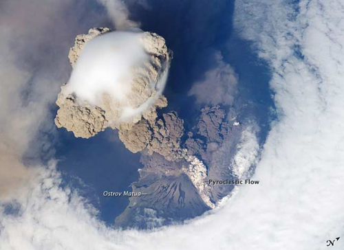 Astronauta fotografía desde el espacio ondas de choque producidas por erupción volcánica