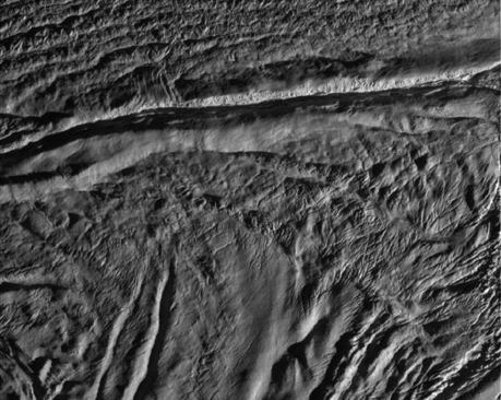 “Cassini” descubre existencia de “mar subterráneo” en satélite No. 2 de saturno