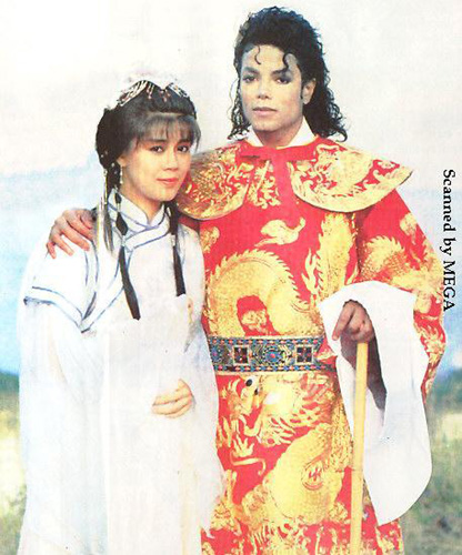 Michael Jackson vestido de traje tradicional de China 