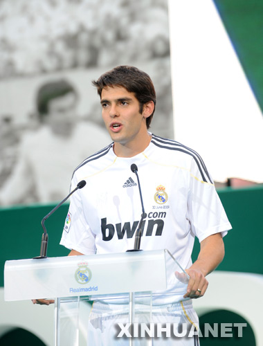 Fútbol: Real Madrid presenta a Kaká en el Bernabeu