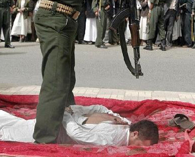 Yemen ejecuta públicamente a violador con presencia de centenares de espectadores