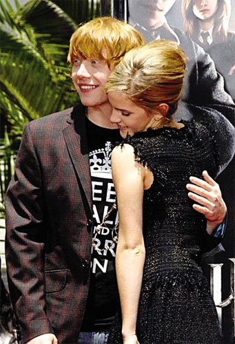 Un romance sacude el mundo del mago en la nueva película de Potter