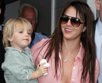Britney Spears, con su hijo amado, viaja a Dinamarca