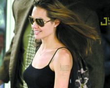 Angelina Jolie abandona casa llevando consigo a su hijo mayor a consecuencia de una riña con Pitt
