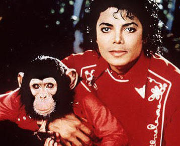 Chimpancé mimado de MJ logra enorme herencia llegando a ser el animal mimado más rico del mundo
