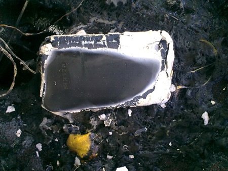 Incendio provocado por móvil iPhone destruye sillón de automóvil