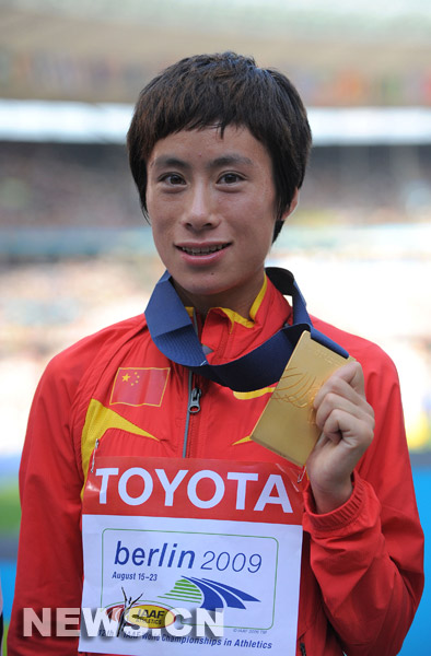 Bai Xue gana para China primera medalla de oro en maratón femenil