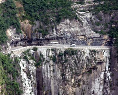“Carretera colgada del precipicio” en Montaña Taihang