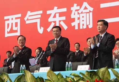 Li Keqiang, Miembro del Comite Permanente del Buró Político del Comité Central del Partido Comunista de China y vice primer ministro del Consejo de Estado, declaró inaugurada la construcción de la sección oriental del gaseoducto Oeste-Este de China para la conducción de gas natural del Oeste al Este del país, al asistir a la ceremonia celebrada el 7 de febrero en el Poblado Guanlan de Shenzhen, Sur de China. 
