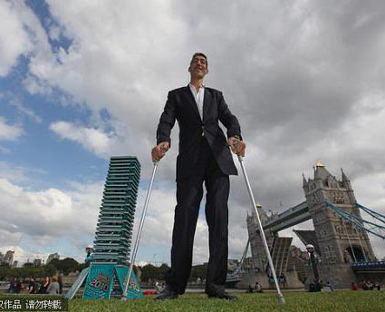 El hombre más alto del mundo realiza una visita a Londres