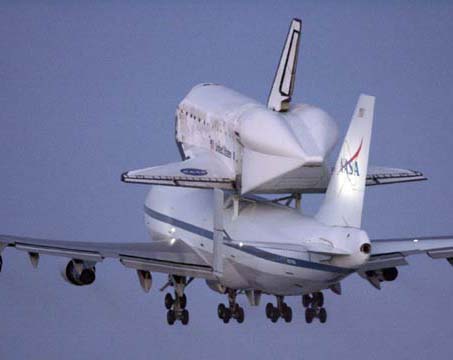 Retorna Boeing 747 portador de transbordador espacial “Discovery”