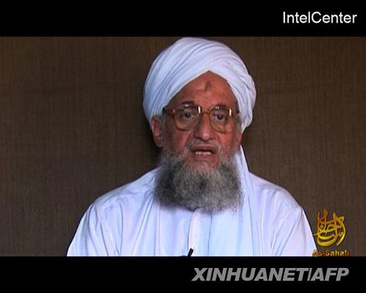 Ayman Al-Zawahri, el número dos de “Al Qaeda”, aparece en reciente videocasette