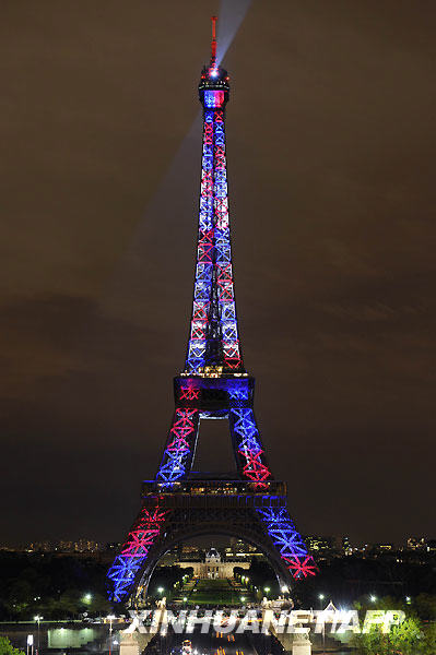 “Show de luces” celebra 120 aniversario de Torre Eiffel