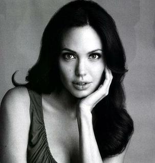 Angelina me intentó seducir, dice la oronda estrella televisiva Rosie