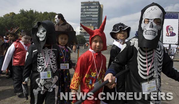 Celebra México ritual pagano-religioso con Día de Muertos