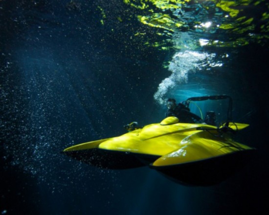 Submarino-barco con gran estilo fue botado