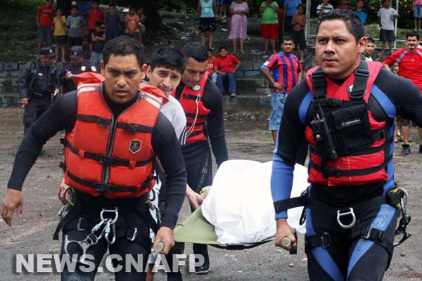 Dejan casi centenar de muertes lluvias en El Salvador