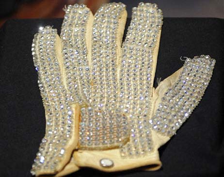 Guantes representativos de Jackson fueron subastados a 350.000 dólares
