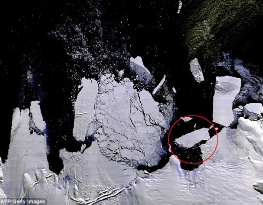 Enorme iceberg flota hacia Australia