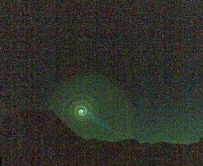 Revélase misterio de luz azul en forma espiral sobre Noruega que fue formada a consecuencia de lanzamiento experimental de misil de Rusia