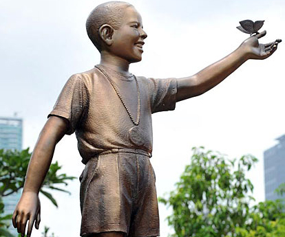 Levantado estatua de Obama de 10 años en Yakarta, capital de Indonesia