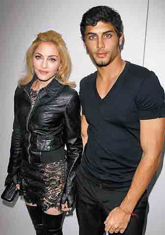 Madonna está planeando tener un hijo con Jesús, según los medios