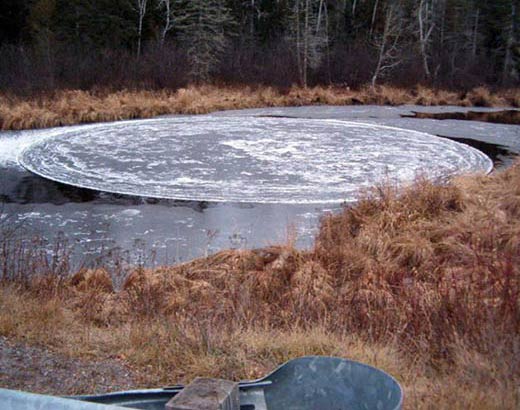 Misterioso plato de hielo aparece sobre el lago Baikal, Rusia