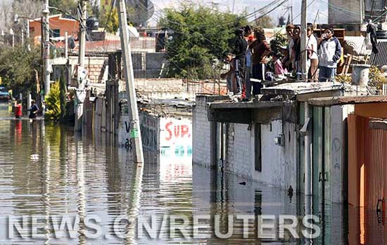 Reportan 700 personas evacuadas por inundaciones en Uruguay