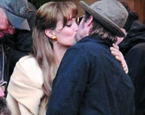 Angelina Julie rodando pelicula en Pars junto con su familia