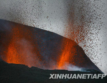 La erupción persistente del Volcán Eyjafjallajokull bajo hielo de Islandia puede afectar al mundo