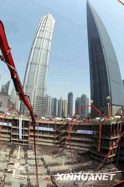 Exitosa construcción de ciemientos del edificio más alto de China