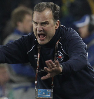 Fútbol: Jugadores chilenos ignoran eventual continuidad de Bielsa