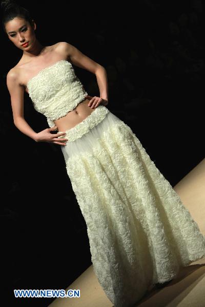 Celebran la Semana de la Moda de China en Beijing