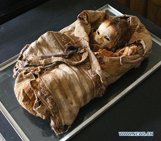Momia de infante encontrada en Perú 